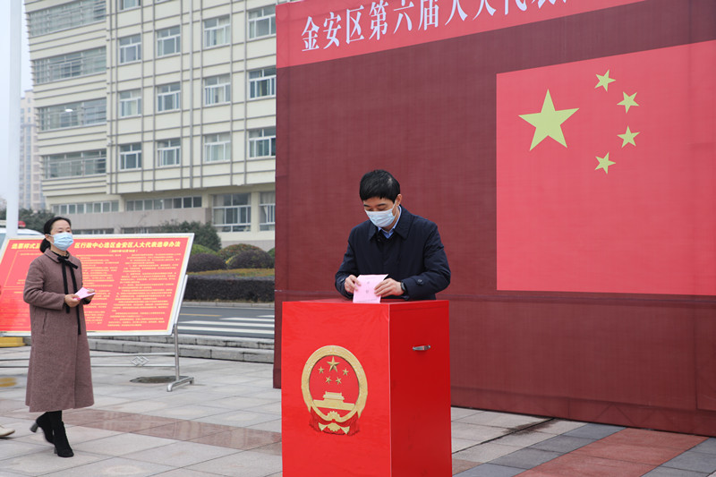 图片7:书记投票.jpg 图片7:书记投票.jpg